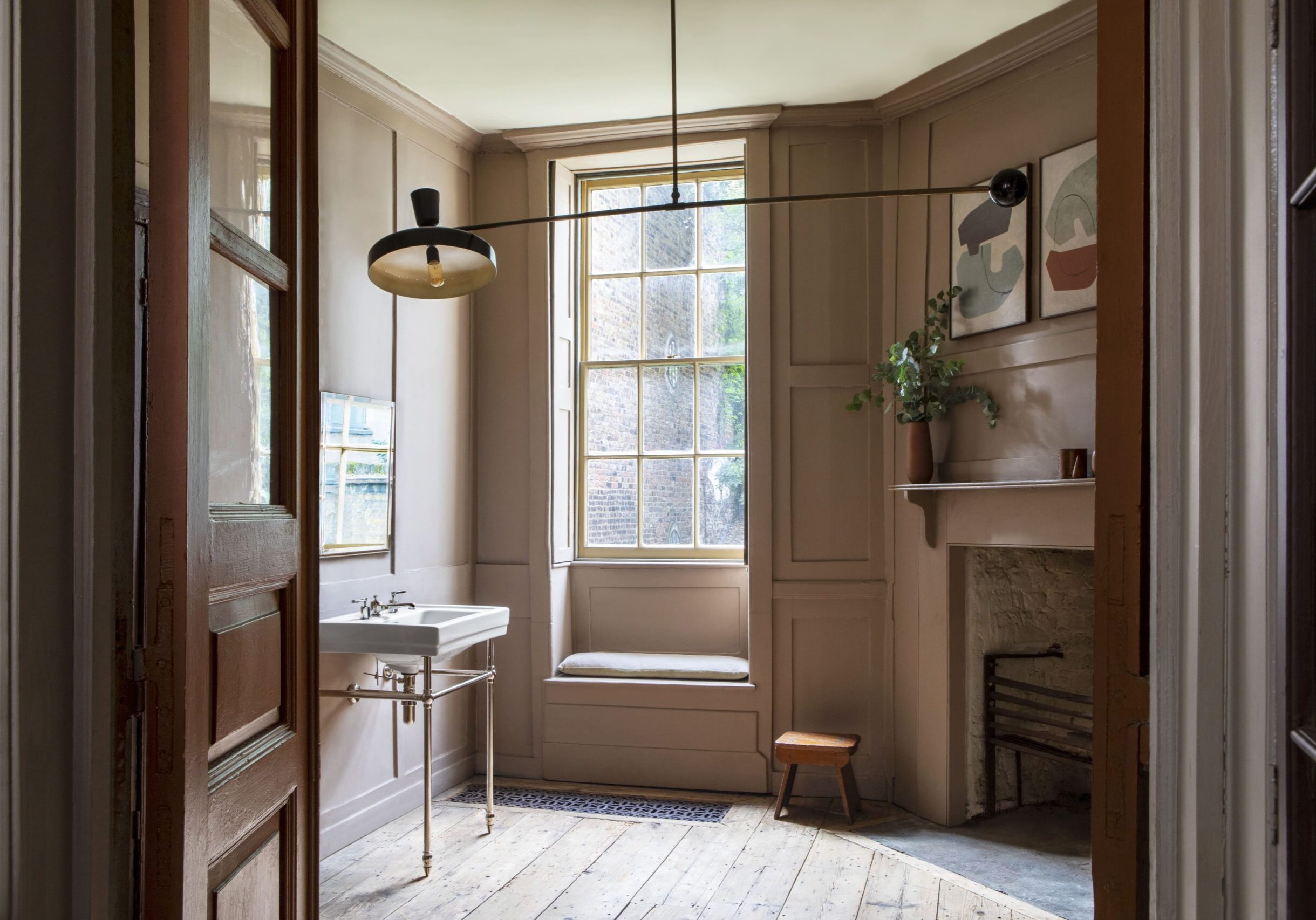 Lefroy-Brooks_Janey-Mac_Silver-Nickel_Curators-Rooms_JL-1222_LB-3224_LB-7303_LB-1302_LB-4509_Lifestyle_B_HR