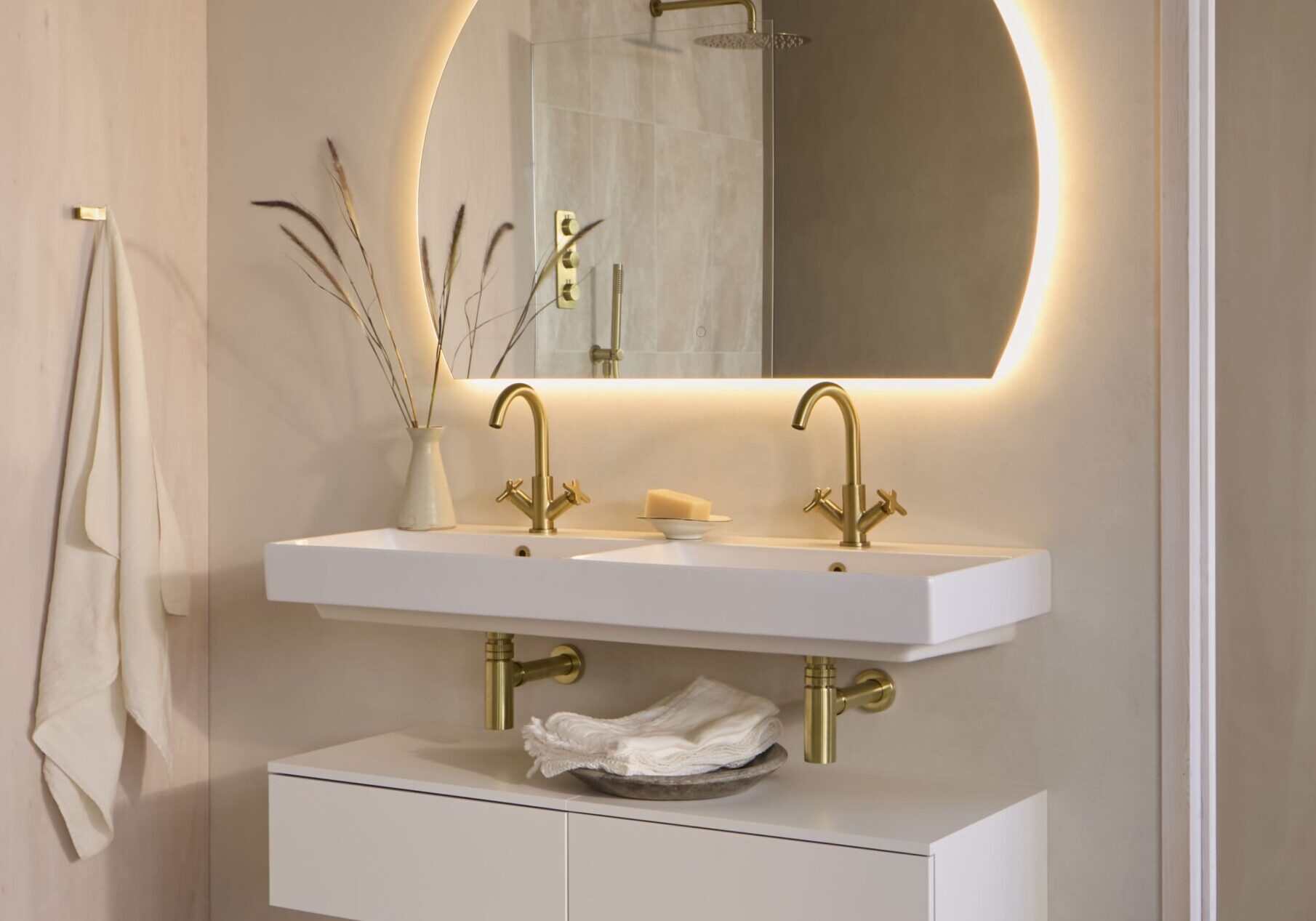 Radiance Round Segment 120 Ludic Brushed Brass Vanya 120 Blend Matt White Atto BBR